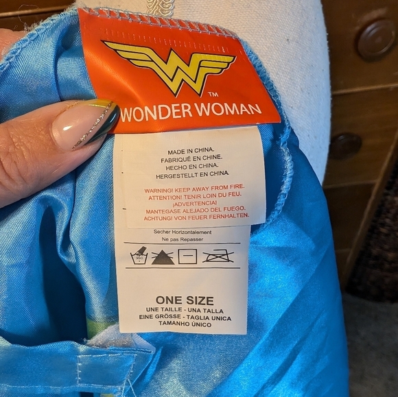 Wonder Woman Super Hero Cape OS - Picture 8 of 9